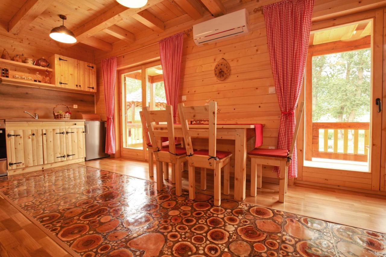 Riverside Apartments Оточац Экстерьер фото